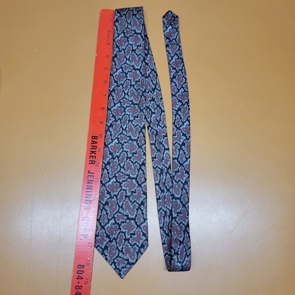 Van Heusen 417 Mens Silk Paisley Tie Grey Burgundy Black Made in USA RN 20547